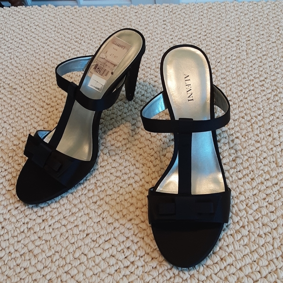NWT Satin Dress Heels by Alfani, Size 7 - Picture 3 of 6